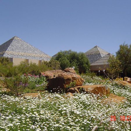 Black Mountain Leisure And Conference Hotel Groothoek Buitenkant foto
