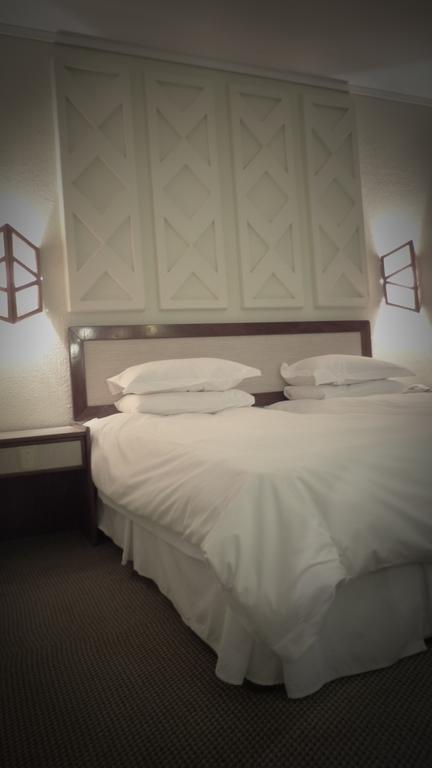 Black Mountain Leisure And Conference Hotel Groothoek Buitenkant foto