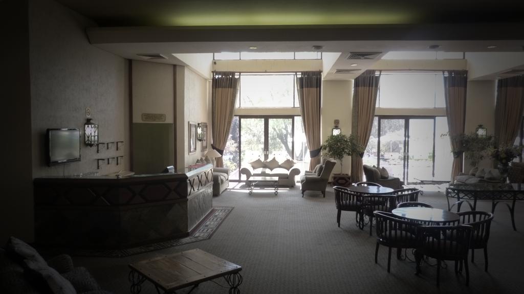 Black Mountain Leisure And Conference Hotel Groothoek Buitenkant foto
