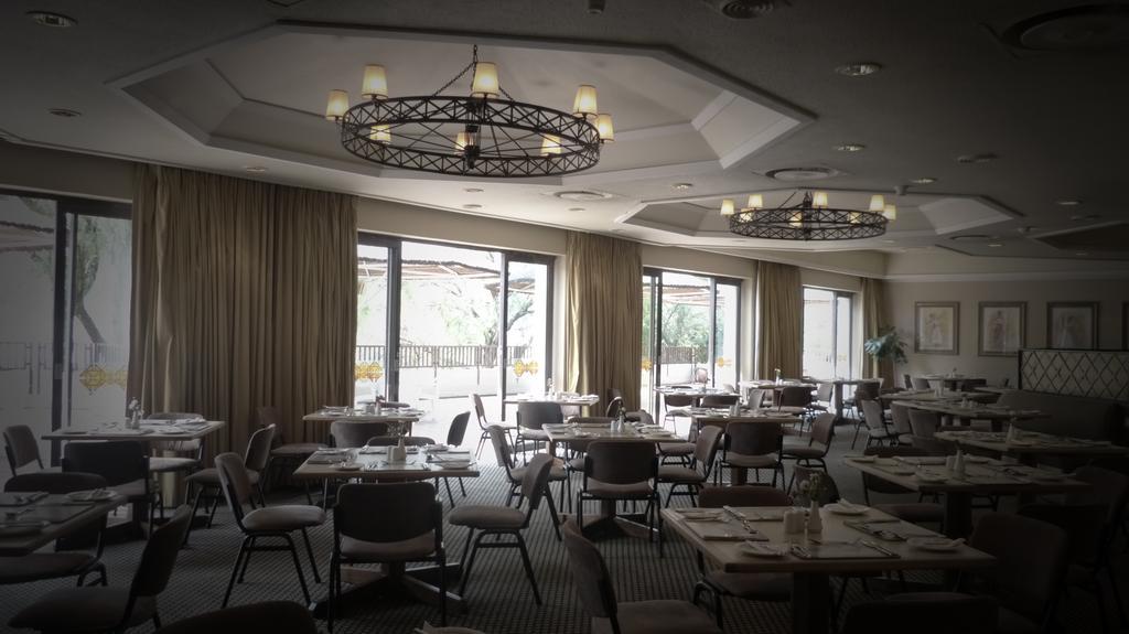 Black Mountain Leisure And Conference Hotel Groothoek Buitenkant foto