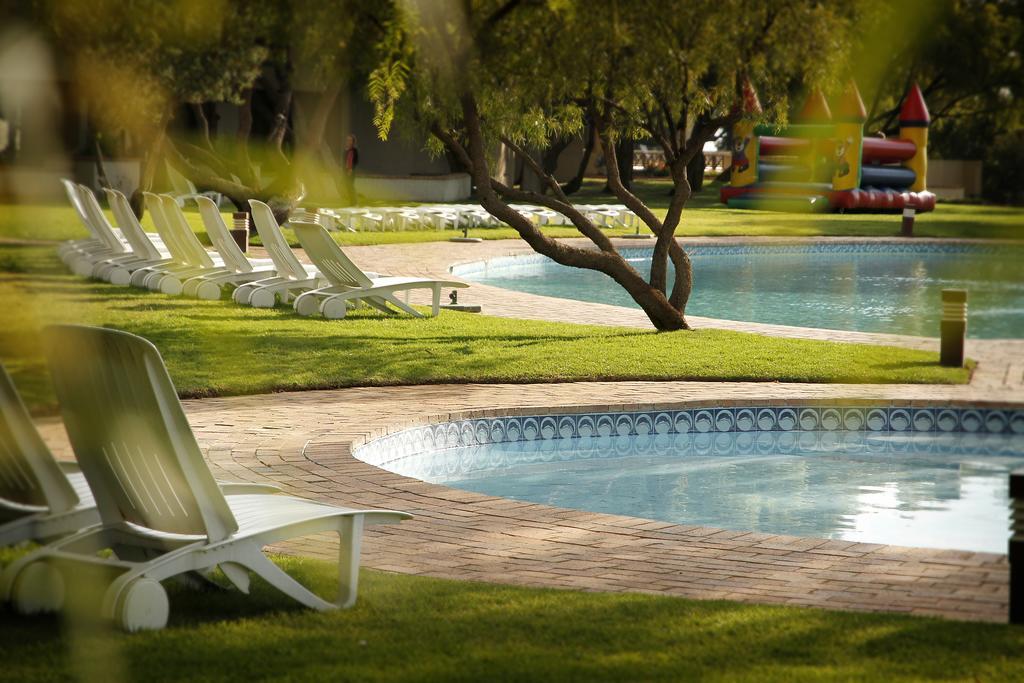 Black Mountain Leisure And Conference Hotel Groothoek Buitenkant foto