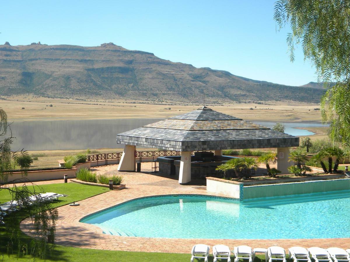 Black Mountain Leisure And Conference Hotel Groothoek Buitenkant foto