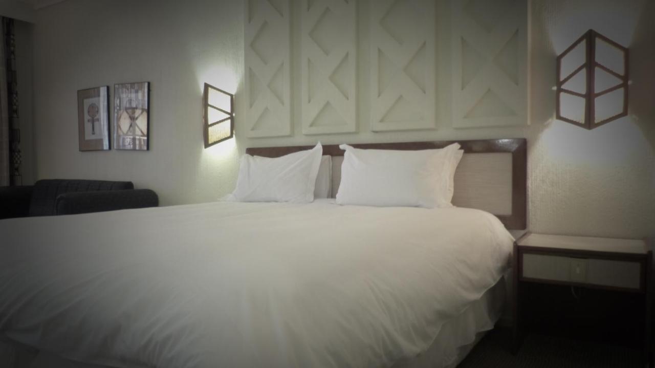 Black Mountain Leisure And Conference Hotel Groothoek Buitenkant foto