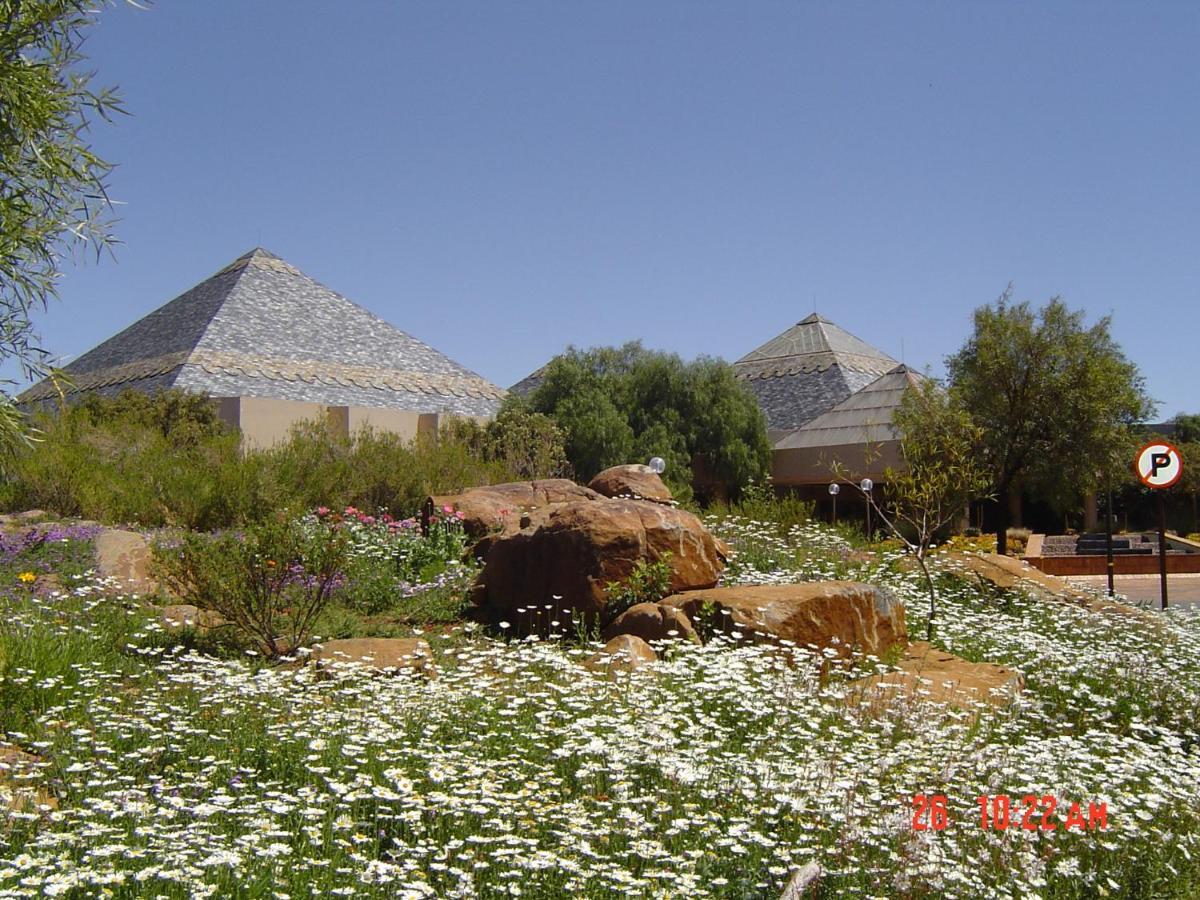 Black Mountain Leisure And Conference Hotel Groothoek Buitenkant foto